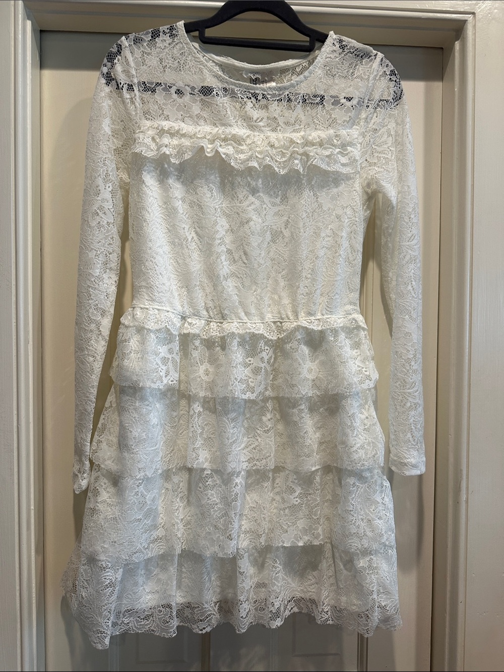 Divided White Lace Tiered Long-Sleeve Dress